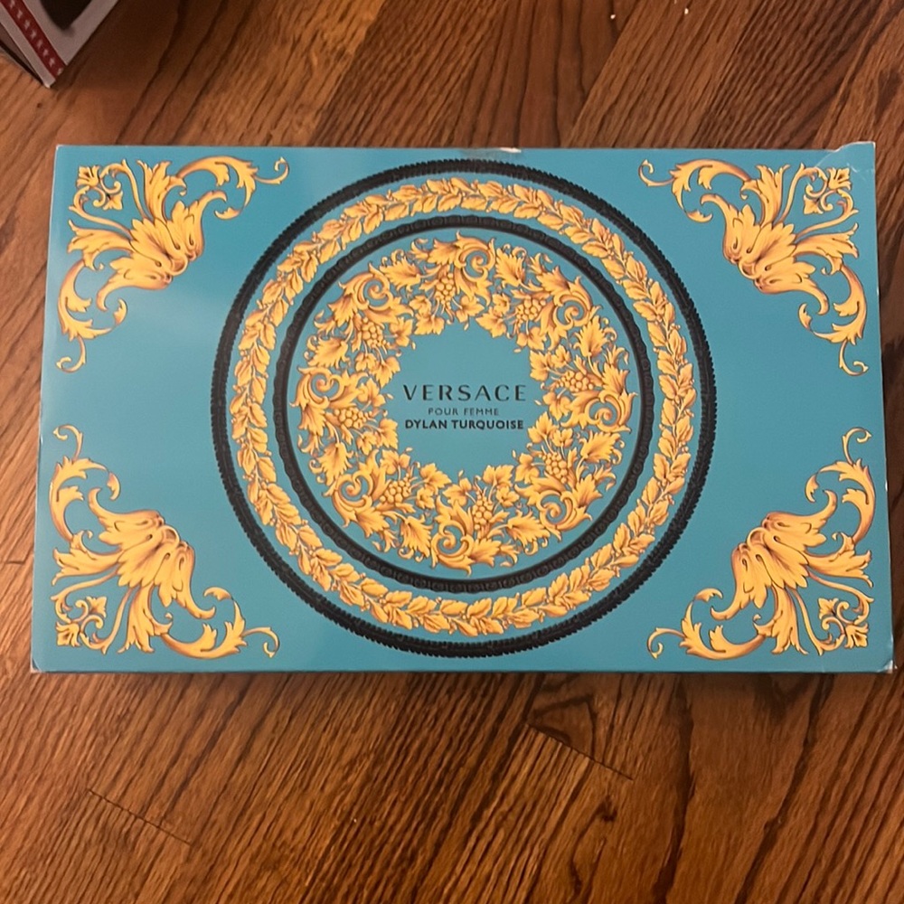 Brand New In Box Versace Dylan Turquoise Set